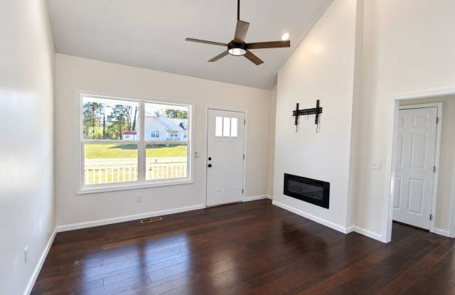 Brand-New 3-Bedroom Home with Vaulted Ceilings & a Back Deck Gallery 3