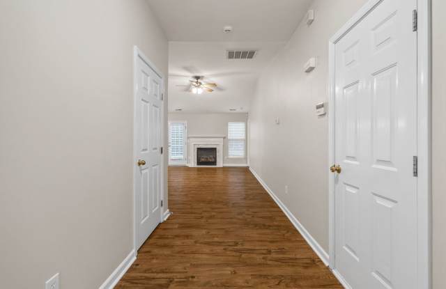 Five Forks Area, 3 BR, 2 BA, 2 Car Garage Split Floor Plan, Community Pool Gallery 3
