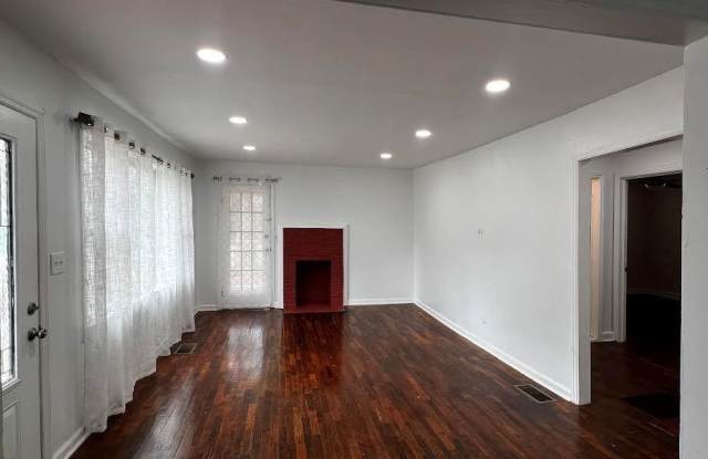 4640 White City Road Gallery 4