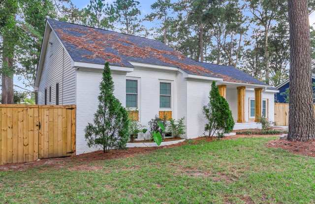 Stunning Summerville Rental FULLY Renovated with Screened in porch!! Gallery 3