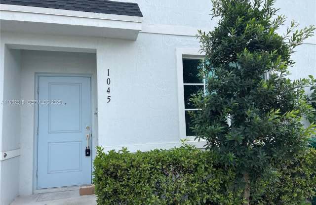 1045 NW 4th Ter photos photos