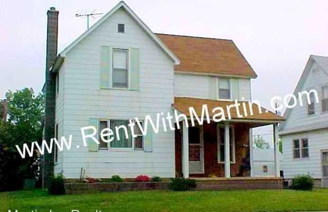 748 Riehl St - 748 Riehl Street, Waterloo, IA 50703