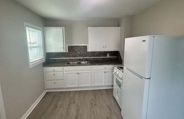 2 Bedroom 1 Bath Just Renovated with New Appliances Gallery 3