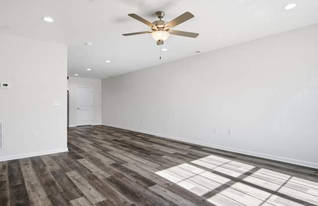 425 N WASHINGTON Avenue Gallery 2