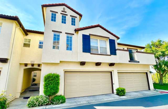 Bright  Lovely Two Story Townhome in the VistaMonte at San Luis Rey HOA Community of Oceanside! - 5010 Golondrina Way, Oceanside, CA 92057