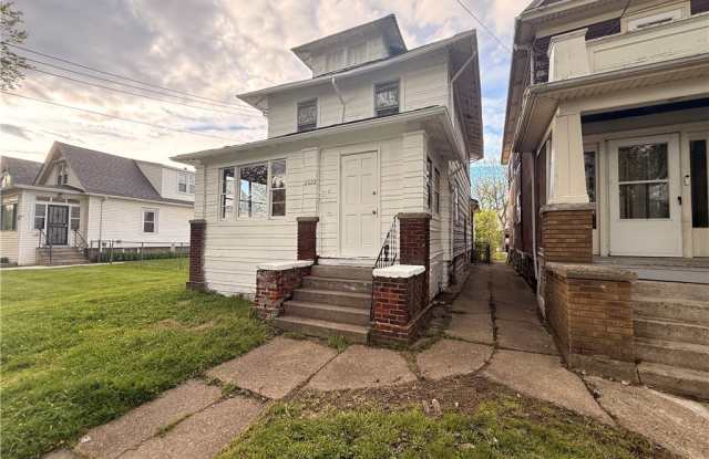 2020 Forest Avenue photos photos