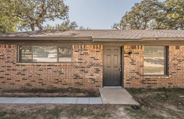 Freshly Renovated 3-Bed, 1-Bath Duplex in Reno, TX! Gallery 3