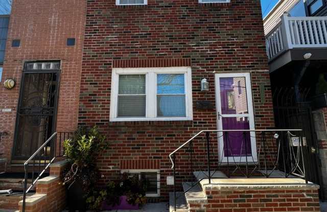 Modern 2 Bed. w/ additional office/small 3rd bedroom Passyunk Square Home w/ W/D, Central Air and more! photos photos