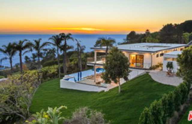4732 Avenida Del Mar Gallery 1