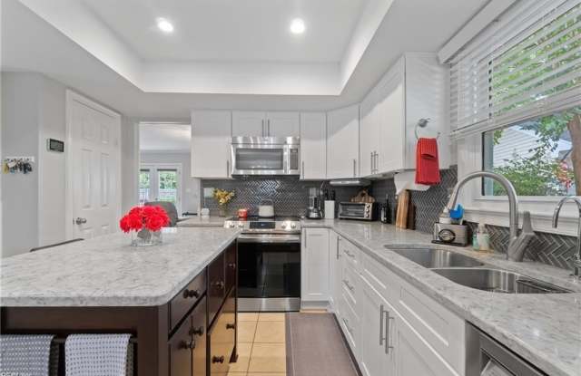 2004 Dawnee Brook Trail N - 2004 Dawnee Brook Trail North, Chesapeake, VA 23320