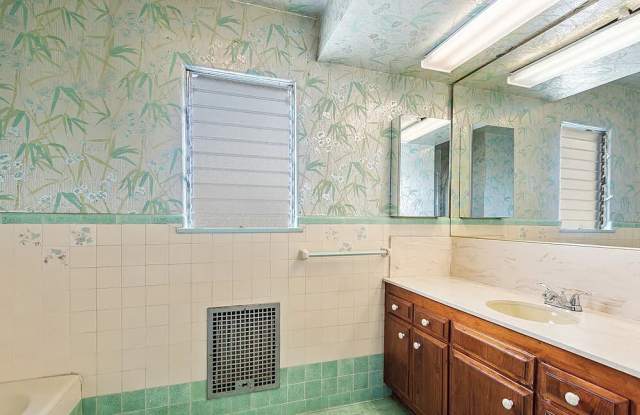 316 S Camden Dr - 316 South Camden Drive, Beverly Hills, CA 90212