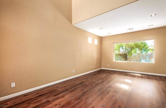 814 S 117TH Drive Gallery 4