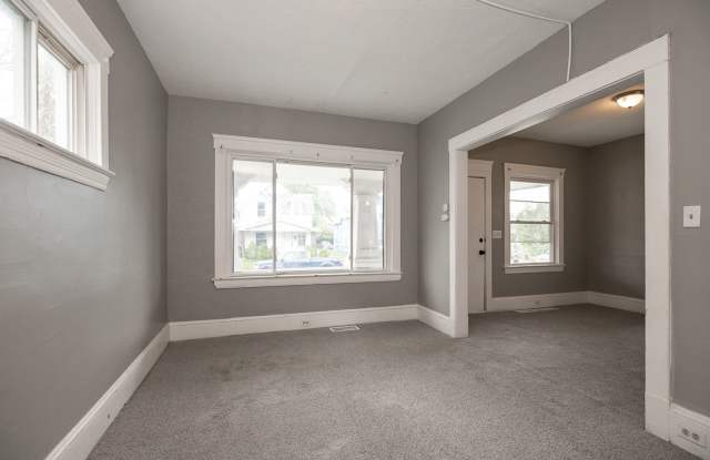 4 BED 1 BATH SINGLE FAMILY HOME IN CLEVELAND! photos photos