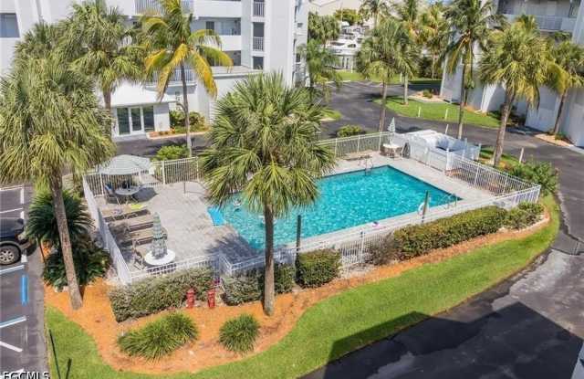 4521 Bay Beach Lane Gallery 1