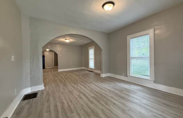 For Rent: 1203 S Shipley! Spacious 2 Bedroom Home! - New Appliances, Washer & Dryer Hookups included! Gallery 3