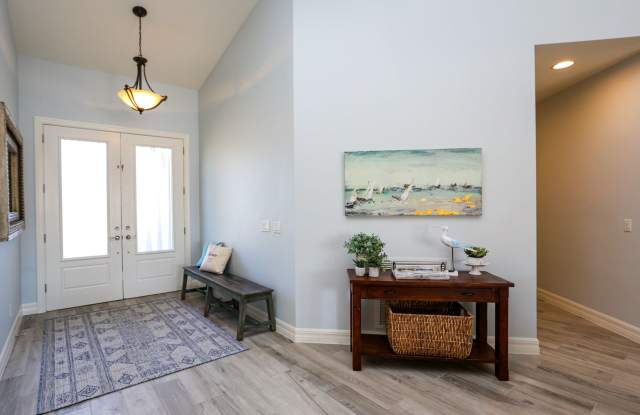 ***STUNNING POOL HOME***4BEDS / 4BATHS***GOLDEN SHORES***FURNISHED SEASONAL RENTAL*** Gallery 3