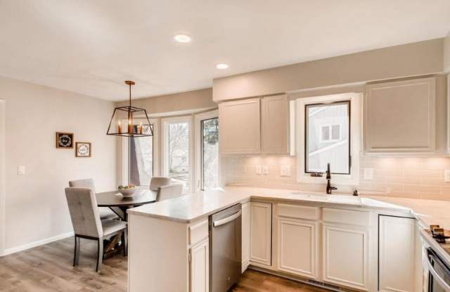 5902 View Ln Gallery 2
