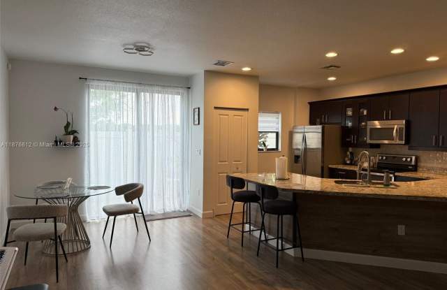 472 NE 194th Ter photos photos