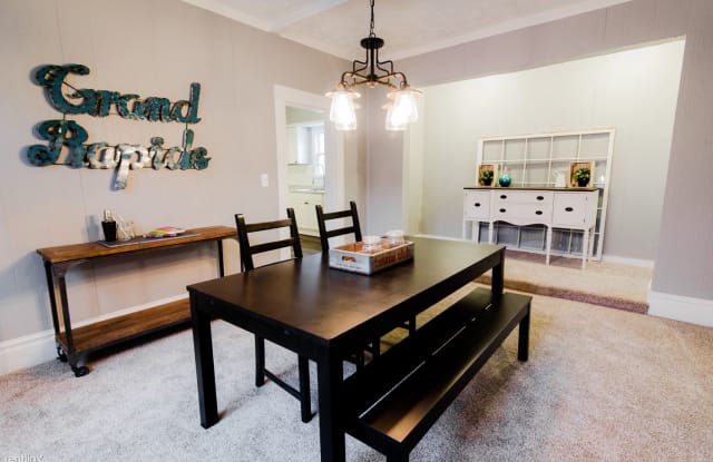 827 Logan St SE - 827 Logan Street Southeast, Grand Rapids, MI 49506