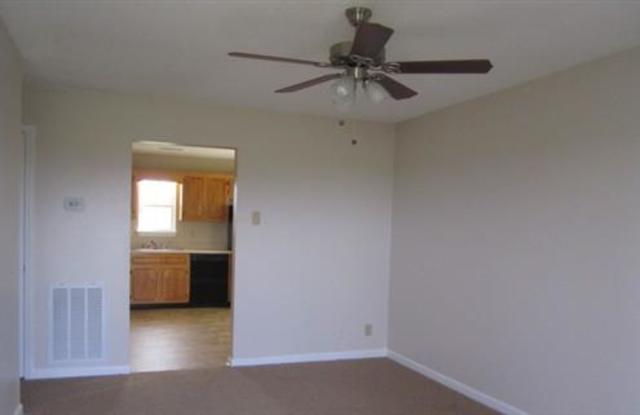 3 bedroom home close to Fort Campbell and I24 with no back yard neighbors! Gallery 3
