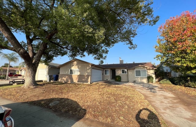 2587 Harvard Ave. - 2587 Harvard Avenue, Clovis, CA 93612
