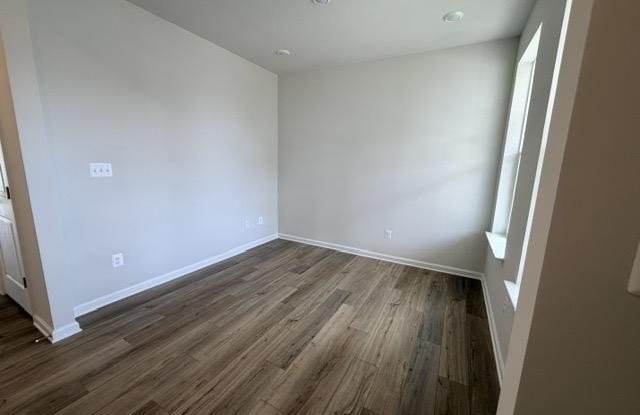 44 FOREST GROVE Avenue Gallery 4