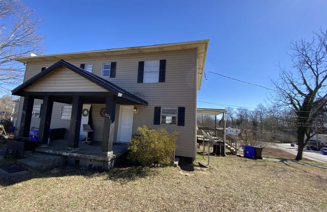 405 W Outer Dr - 405 West Outer Drive, Oak Ridge, TN 37830