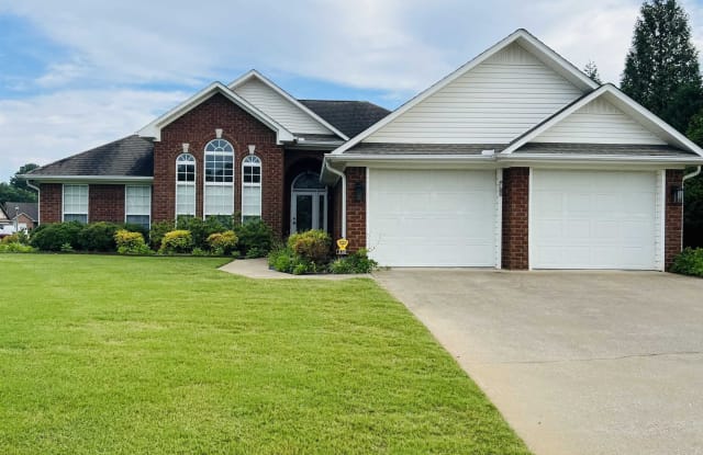 300 Winborne Dr - 300 Winborne Drive, Florence, AL 35633