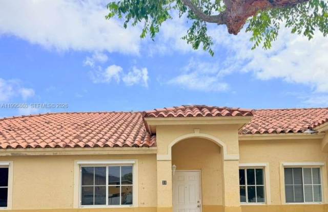 31 NE 13th Ave photos photos