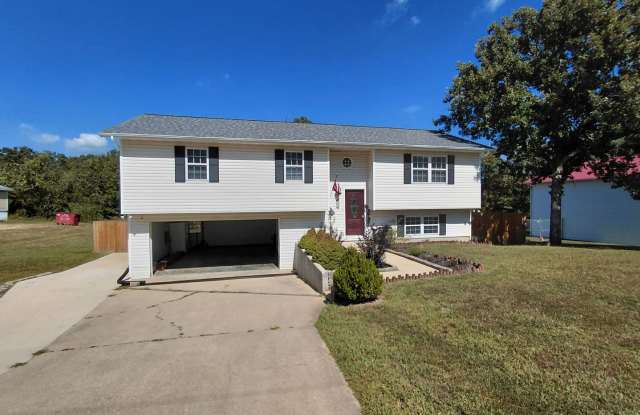 Fenced home close to post - 15495 Tampa Road, Pulaski County, MO 65584