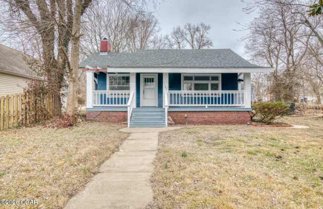 1321 W Broadway Street - 1321 West Broadway Street, Webb City, MO 64870
