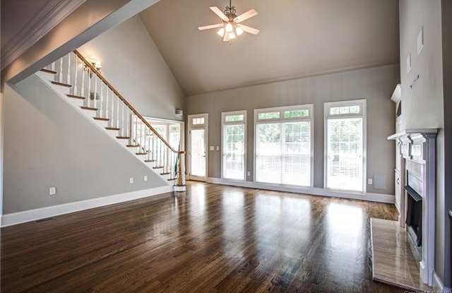 1009 Medinah Court Gallery 3