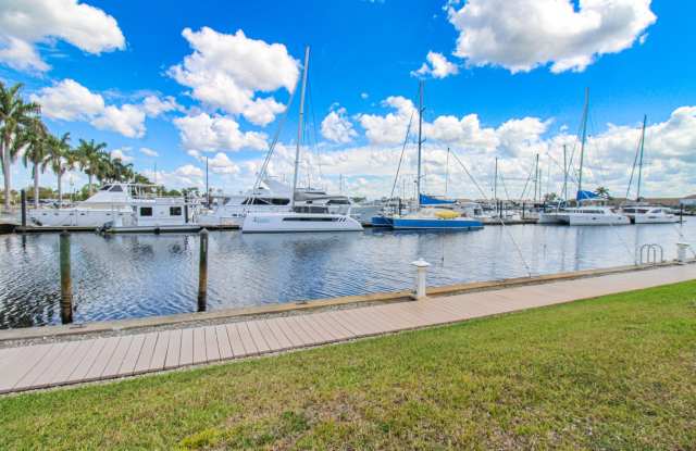 CALLING ALL BOATERS ** MANATEE WATCHERS ** WATERFRONT 2 BEDROOM\2 BATH FURNISHED FIRST FLOOR CONDO WITHMARINA VIEW ** READY FOR A LONG-TERM TENANT ** photos photos