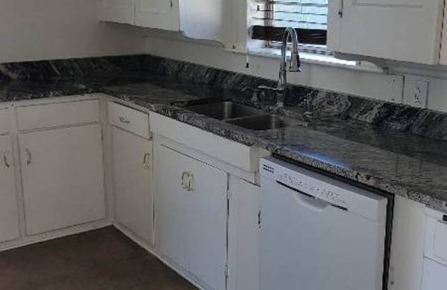 4Bedroom/2Bath Home in Town of Susanville Gallery 4