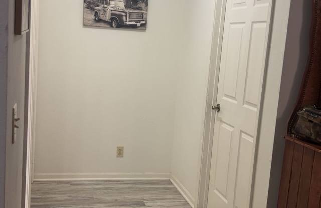 917 E Walnut St photos photos