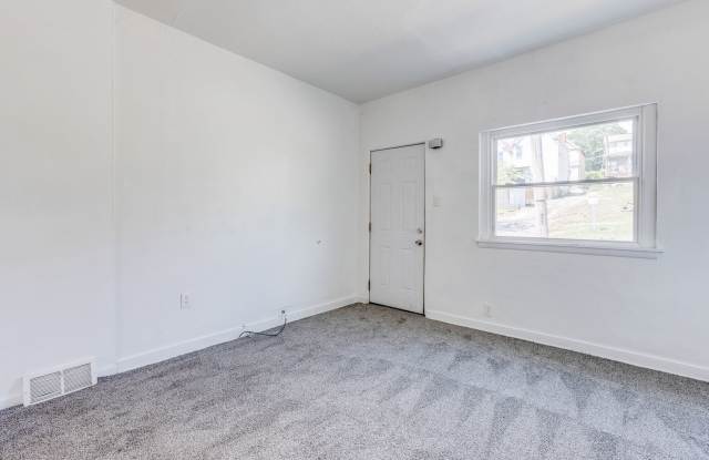 AVAILABLE AUGUST 2026 - 2 Bedroom Home w/ Original Layout! photos photos AVAILABLE AUGUST 2026 - 2 Bedroom Home w/ Original Layout! photos photos