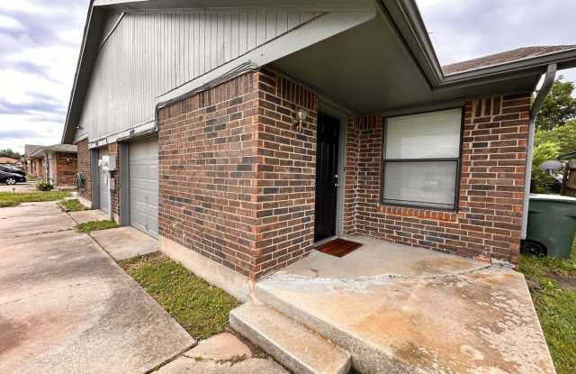 Two Bed One Bath Duplex In Edmond (See Contact Info Below) photos photos