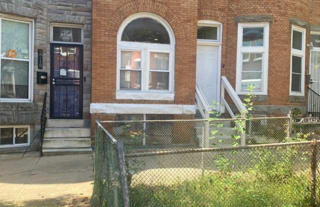 2720 PARKWOOD Avenue Gallery 1