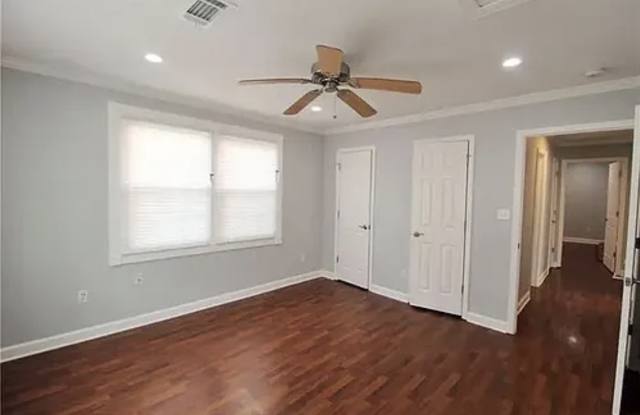 5437 Vermillion Boulevard Gallery 2