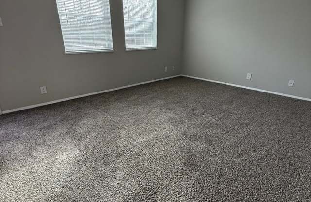 Spacious 2-Bedroom Townhome – Move-In Ready! photos photos