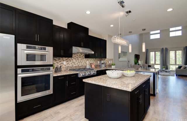 81 Vantis Drive Gallery 3