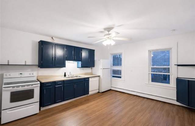 39 Roland Street unit: 2 photos photos