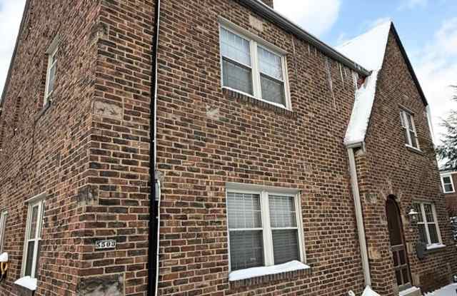 Beautiful 3/4 bedroom + office in Shadyside- Off-Street Parking and Tons of Storage!! photos photos