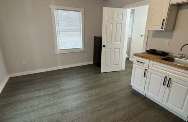 671 East Court Street - 13 photos photos