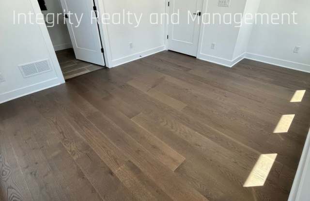 3 Bed/3.5 Bath Townhome- 10976 E Geddes Pl Gallery 4