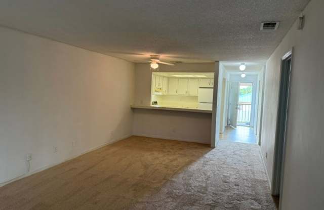 Large Two bedroom condo Gallery 1