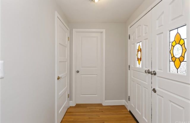 1416 E Sycamore Avenue Gallery 4
