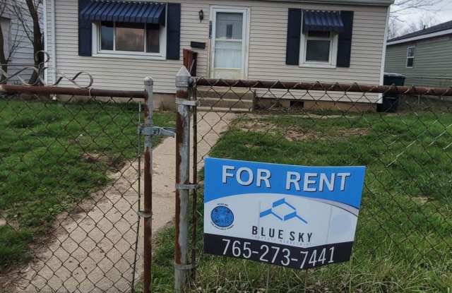 3 Bedroom 1 Bath - South West Muncie ($100 off first month!) - 2112 West Memorial Drive, Muncie, IN 47302