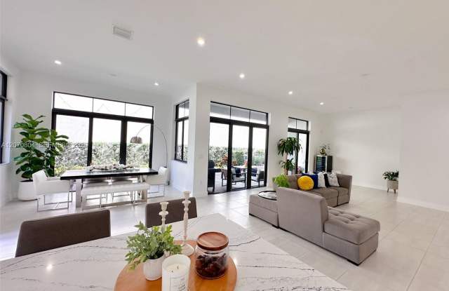 8286 NW 51st Terrace, Doral, FL 33166 - 5693 Gallery 4