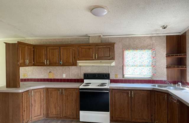 HANDYMAN SPECIAL – CALL FOR EXACT REDUCED RENTAL PRICING!!! Gallery 3
